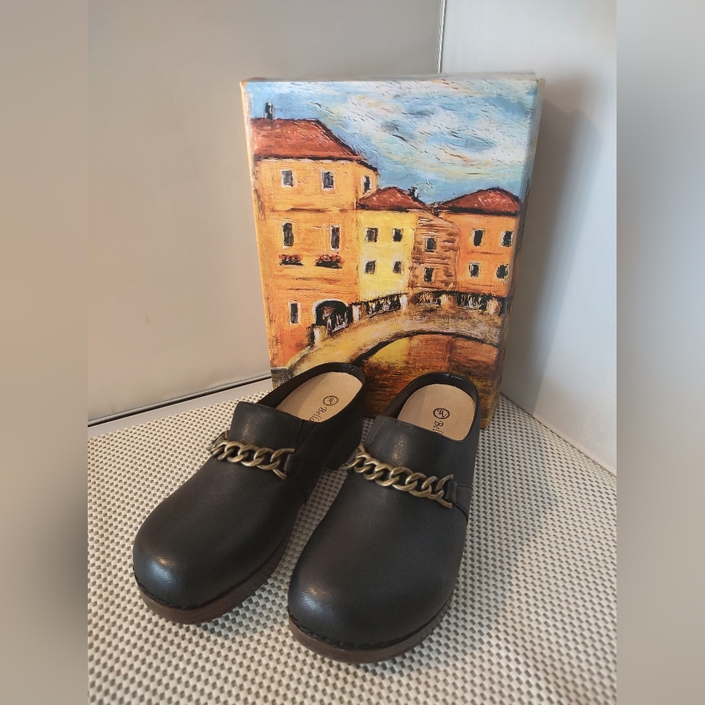 Bella-Vita Women's Size 8.5M Black Leather Ventura Clog Sandal Slip On NWOT